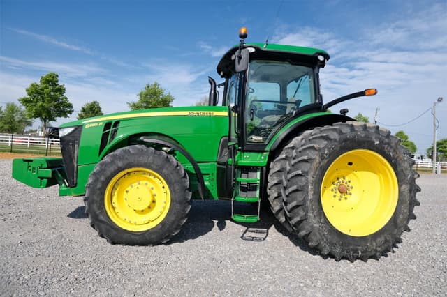 Image of John Deere 8285R equipment image 2