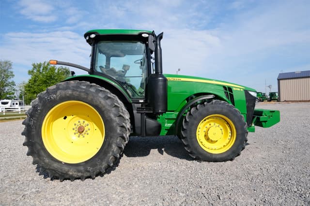 Image of John Deere 8285R equipment image 3