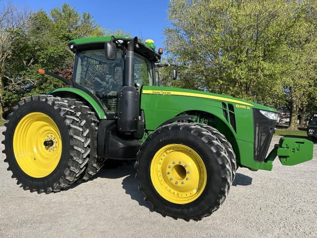 Image of John Deere 8285R equipment image 1