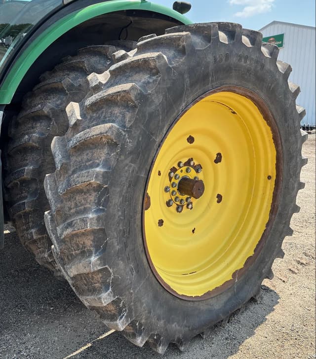 Image of John Deere 8285R equipment image 4