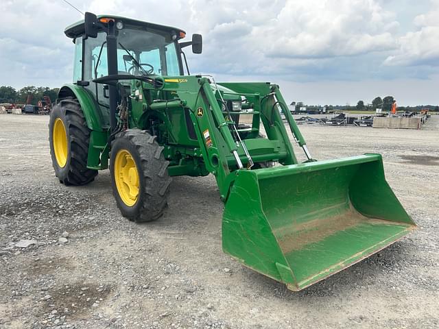 Image of John Deere 8285R equipment image 2