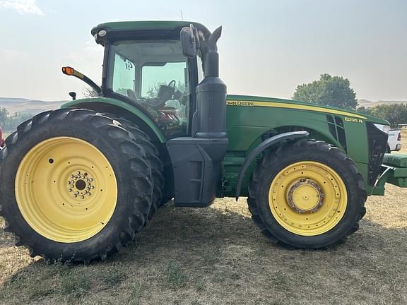 Image of John Deere 8295R equipment image 3