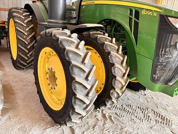 Image of John Deere 8295R equipment image 3