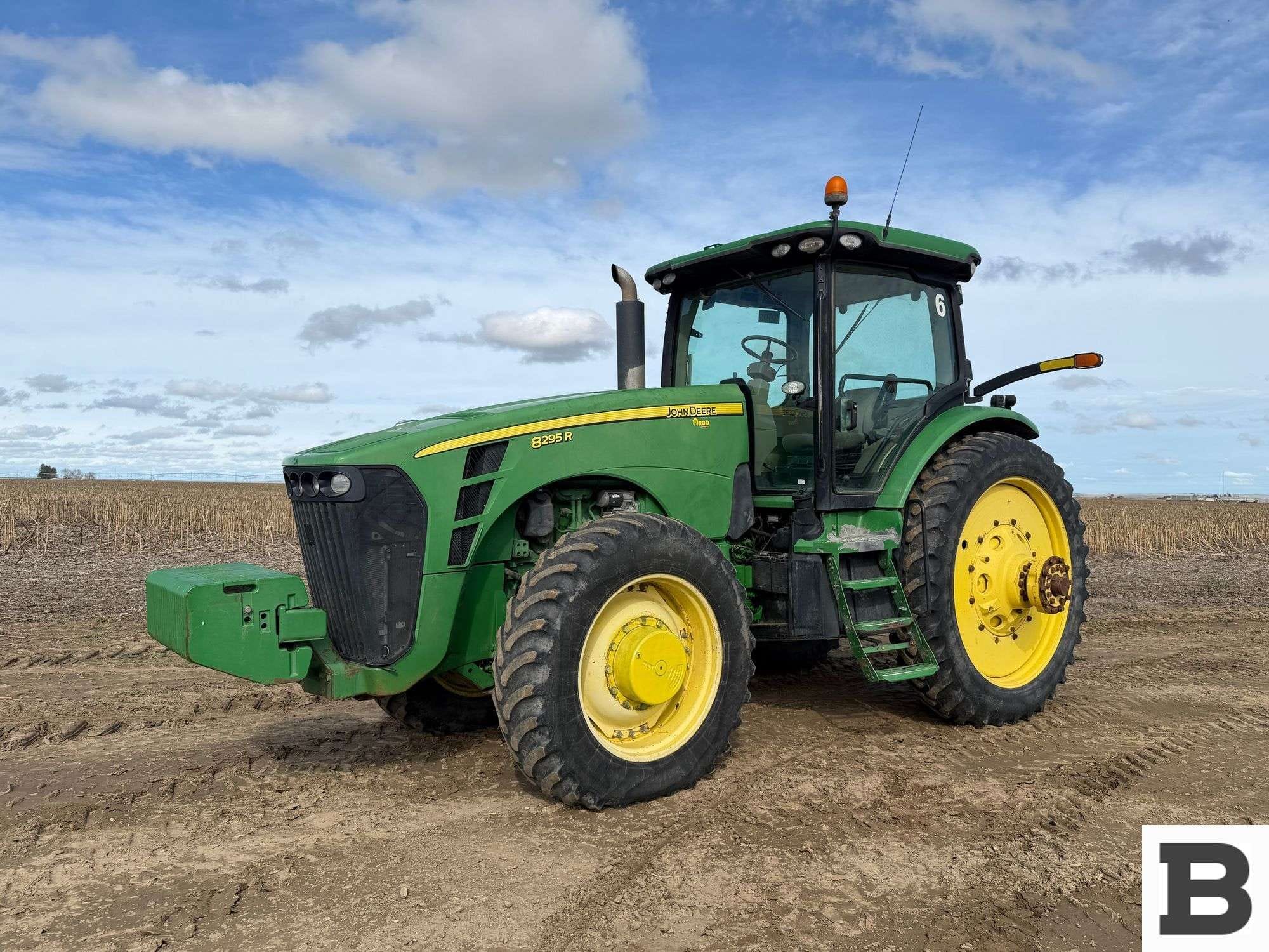 2014 John Deere 8295R Equipment Image0