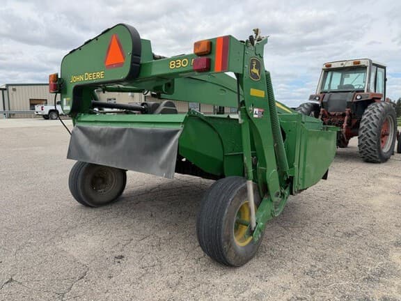 Image of John Deere 830 equipment image 3