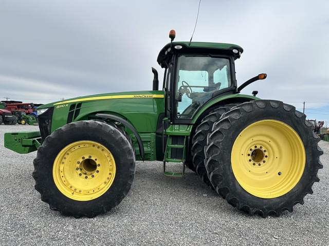 Image of John Deere 8310R equipment image 2