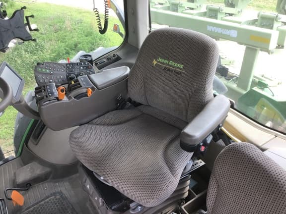 Image of John Deere 8310R equipment image 3