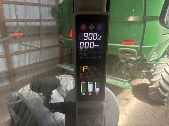 Image of John Deere 8310R equipment image 4