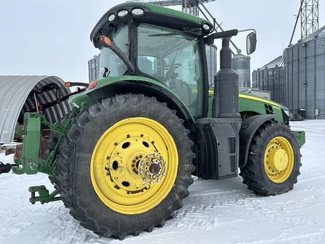 Image of John Deere 8320R equipment image 2