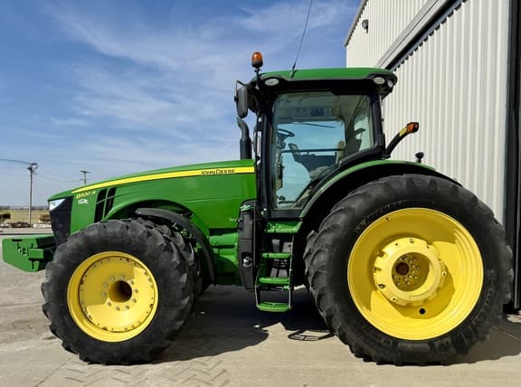 Image of John Deere 8320R equipment image 4