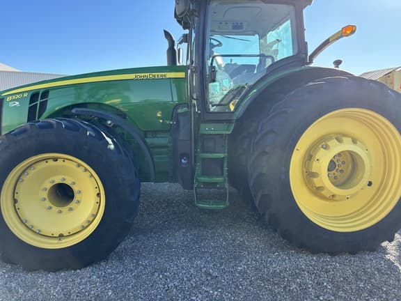 Image of John Deere 8320R equipment image 2