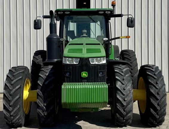 Image of John Deere 8320R equipment image 2