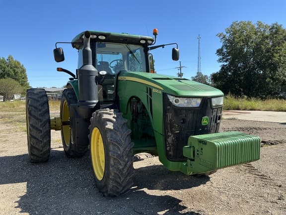 Image of John Deere 8320R equipment image 2