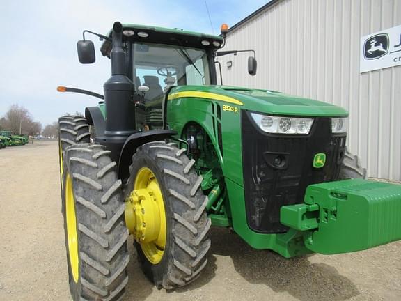 Image of John Deere 8320R equipment image 4