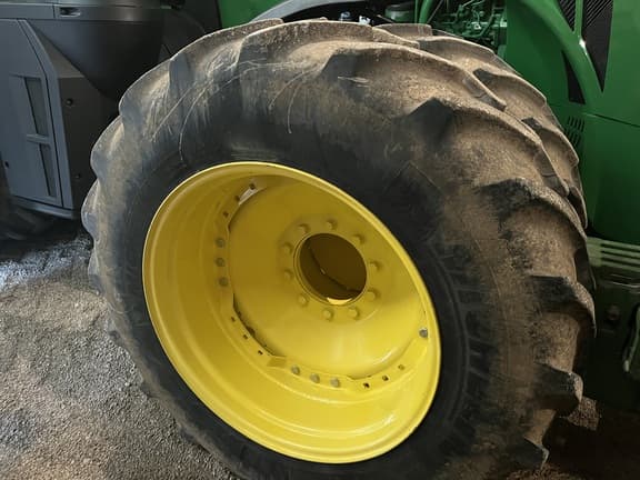 Image of John Deere 8320R equipment image 1