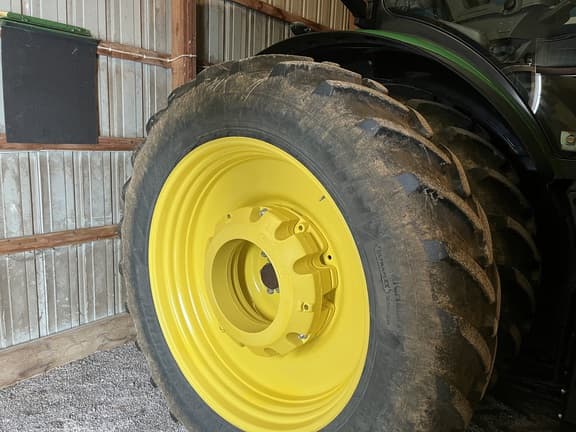 Image of John Deere 8320R equipment image 2