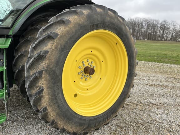 Image of John Deere 8320R equipment image 2