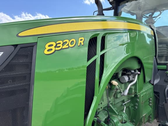 Image of John Deere 8320R equipment image 1