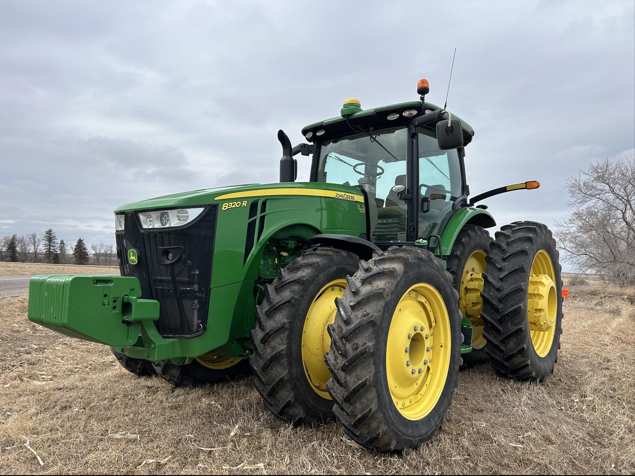 2014 John Deere 8320R Equipment Image0