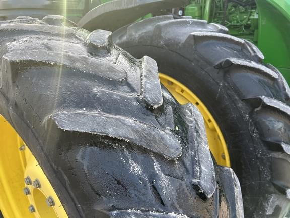 Image of John Deere 8320R equipment image 4