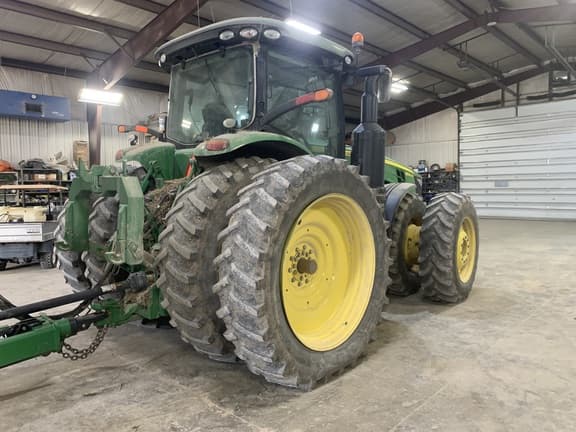 Image of John Deere 8320R equipment image 4