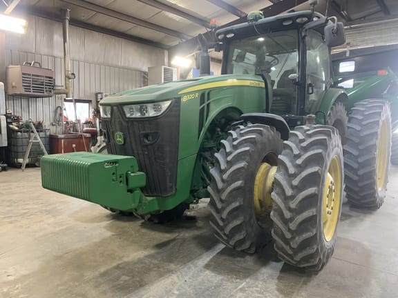 2014 John Deere 8320R Equipment Image0