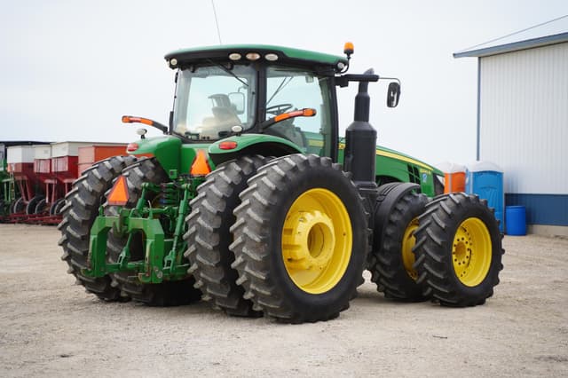 Image of John Deere 8320R equipment image 4