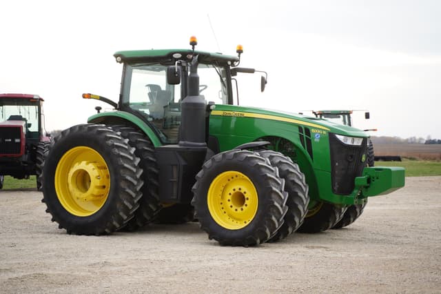 Image of John Deere 8320R equipment image 2