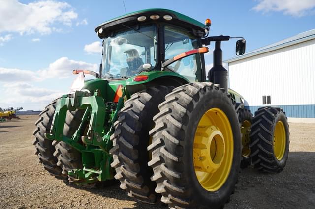 Image of John Deere 8320R equipment image 2