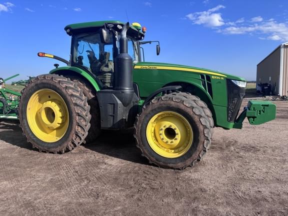 Image of John Deere 8320R equipment image 2
