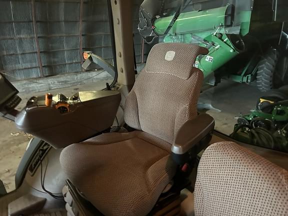 Image of John Deere 8320R equipment image 3