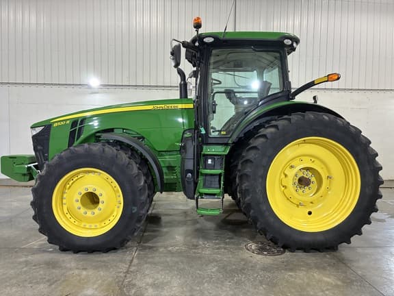 Image of John Deere 8320R equipment image 3