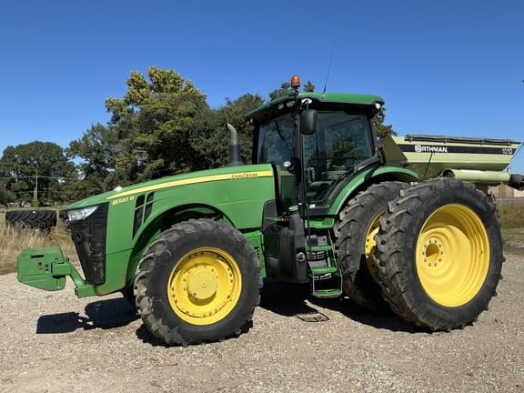 Image of John Deere 8320R equipment image 4