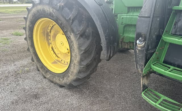 Image of John Deere 8320R equipment image 3