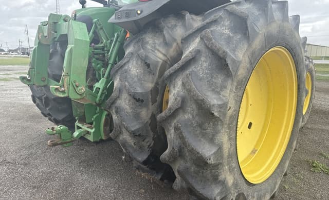 Image of John Deere 8320R equipment image 1