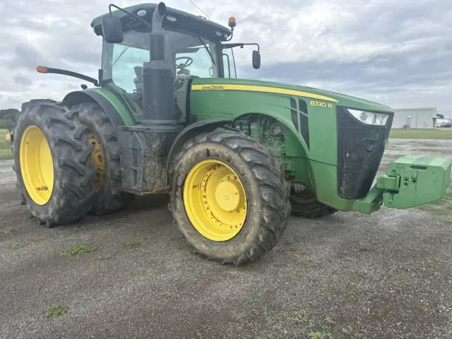 Image of John Deere 8320R equipment image 1