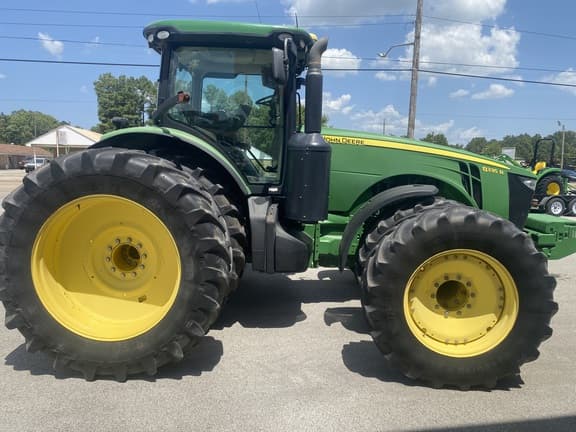 Image of John Deere 8335R equipment image 2