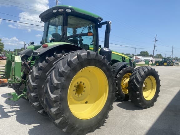 Image of John Deere 8335R equipment image 3