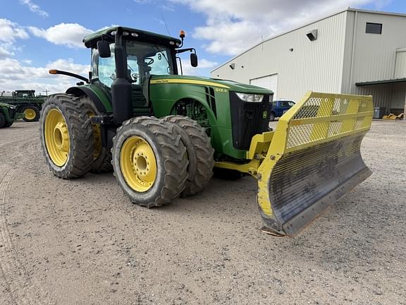 Image of John Deere 8335R equipment image 3