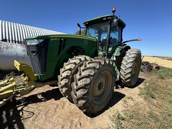 Image of John Deere 8335R equipment image 2