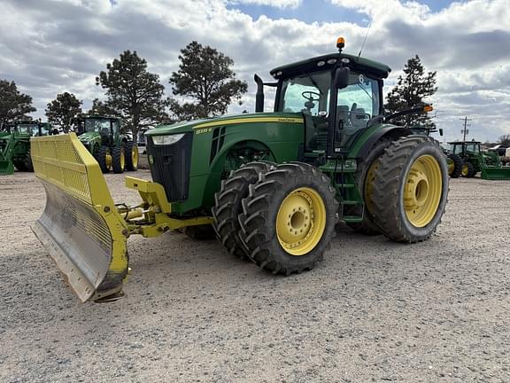 Image of John Deere 8335R equipment image 1