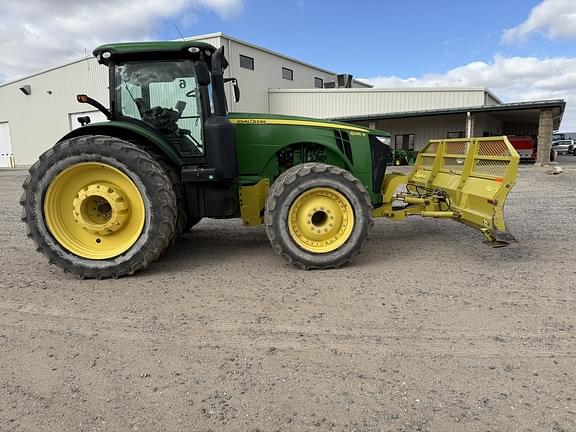 Image of John Deere 8335R equipment image 4