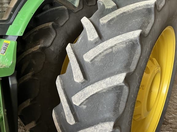 Image of John Deere 8335R equipment image 4