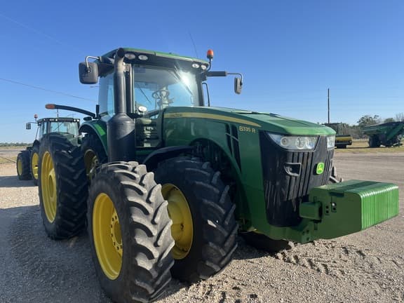 Image of John Deere 8335R equipment image 2