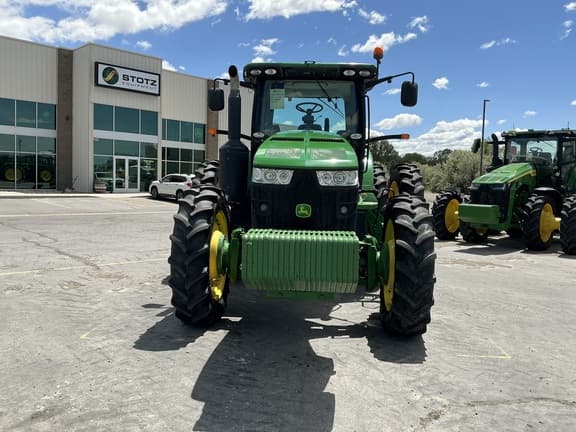 Image of John Deere 8335R equipment image 1
