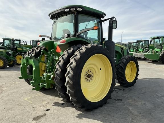 Image of John Deere 8335R equipment image 4