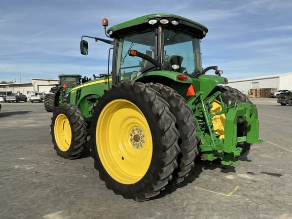 Image of John Deere 8335R equipment image 3