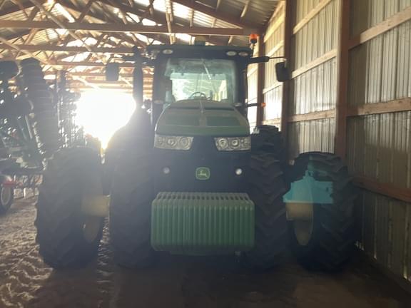 Image of John Deere 8335R equipment image 1