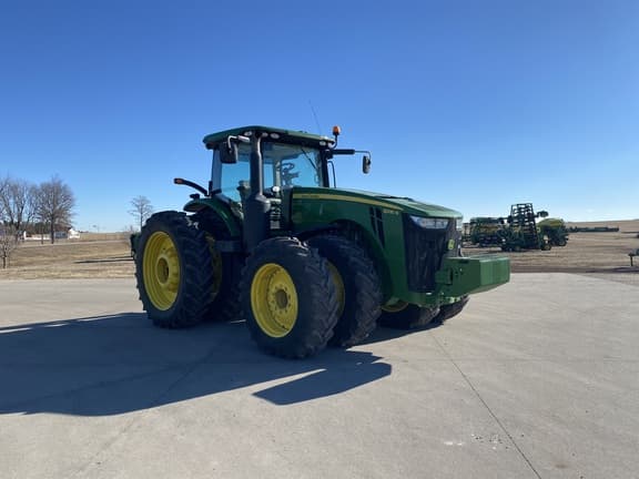 Image of John Deere 8335R equipment image 2