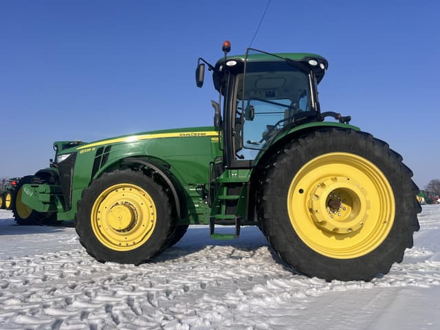 Image of John Deere 8335R equipment image 1